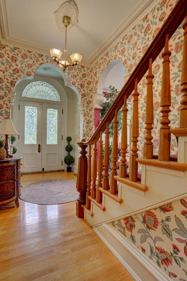 Greystone Manor Bed & Breakfast Bird-in-Hand Exterior photo