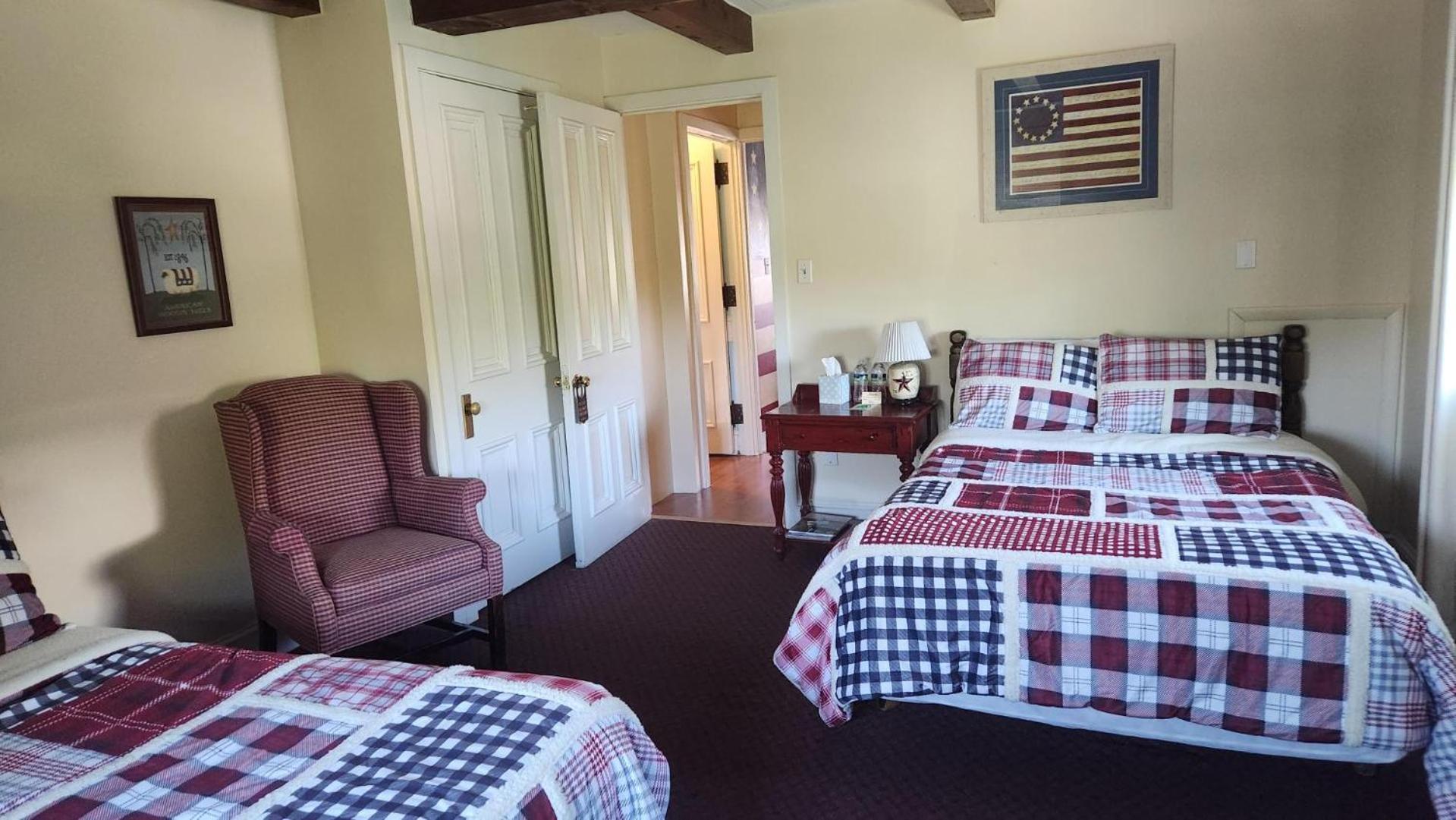 Greystone Manor Bed & Breakfast Bird-in-Hand Exterior photo