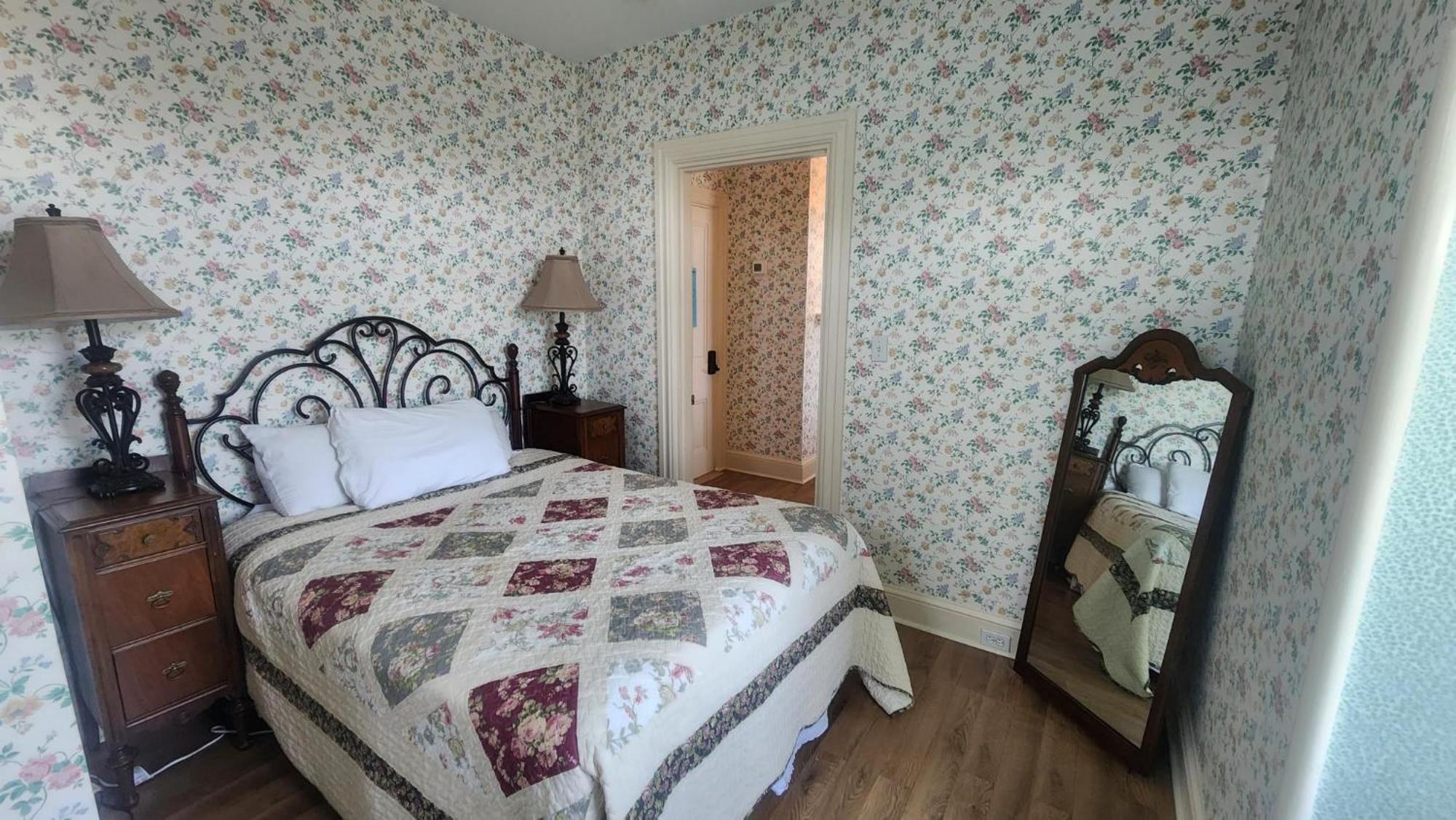 Greystone Manor Bed & Breakfast Bird-in-Hand Exterior photo