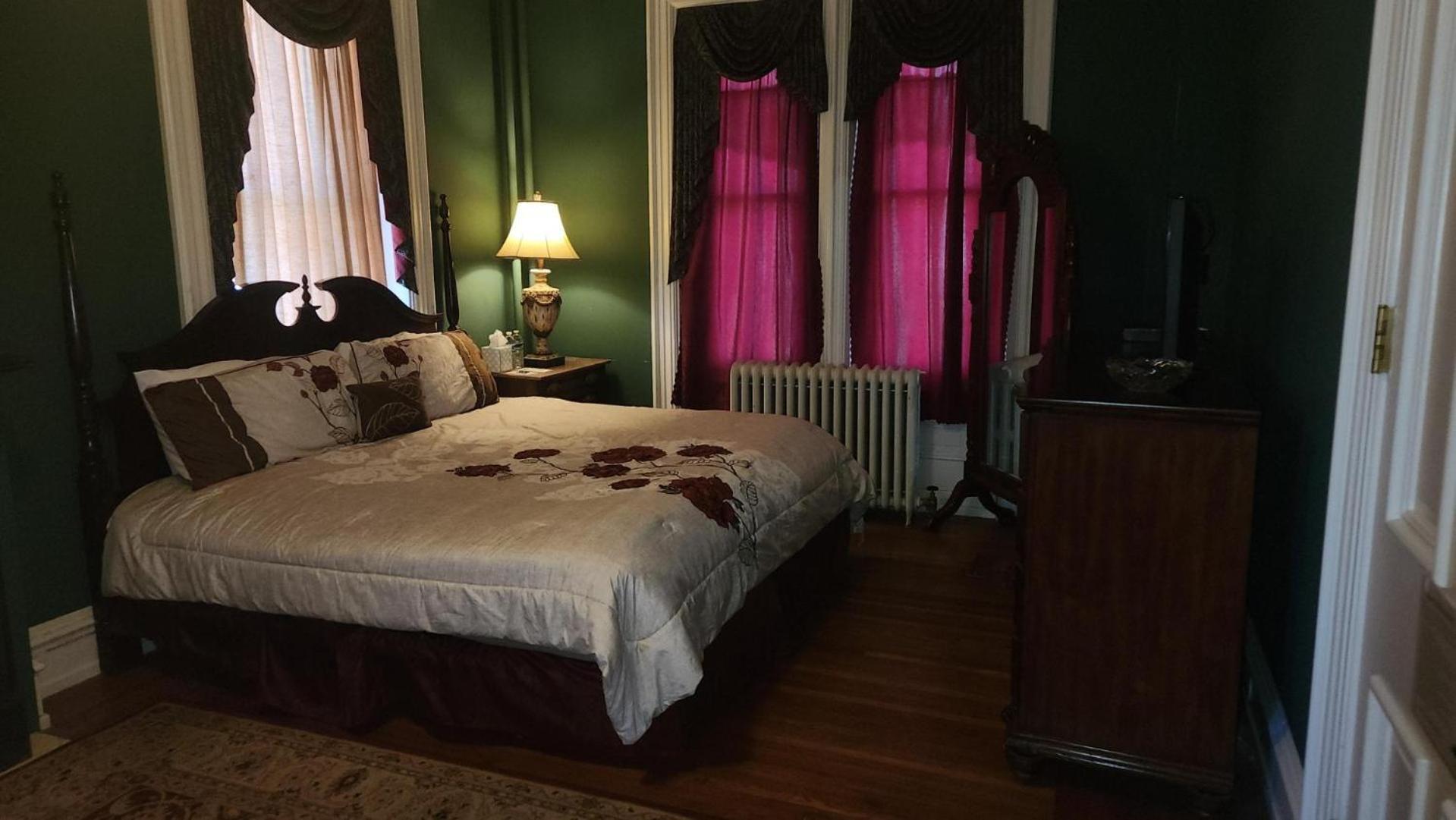 Greystone Manor Bed & Breakfast Bird-in-Hand Exterior photo