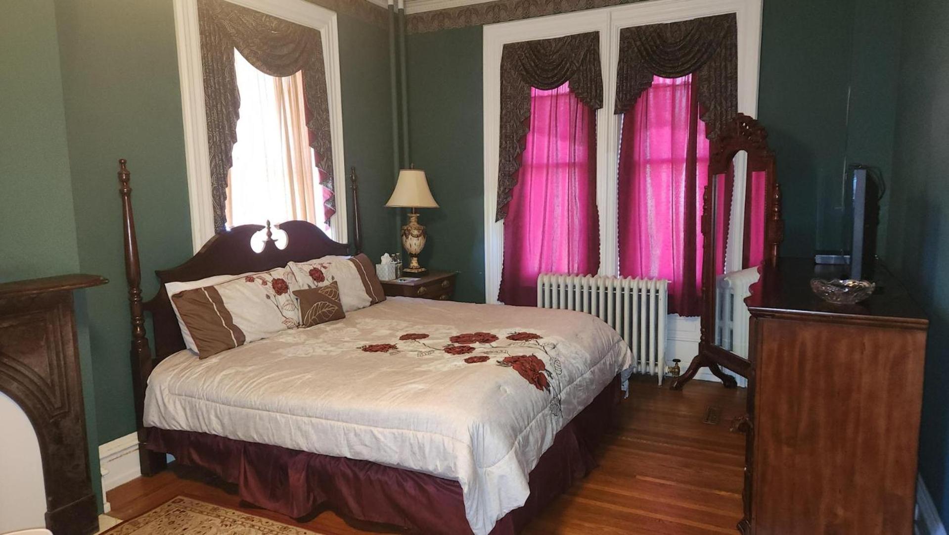 Greystone Manor Bed & Breakfast Bird-in-Hand Exterior photo