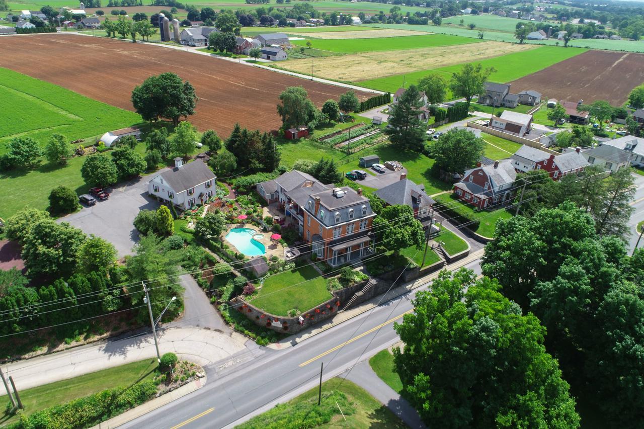 Greystone Manor Bed & Breakfast Bird-in-Hand Exterior photo